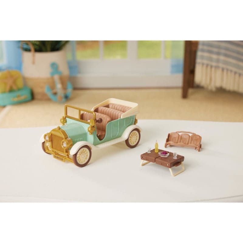 Epoch Dolls Calico Critters: Classic Family Car