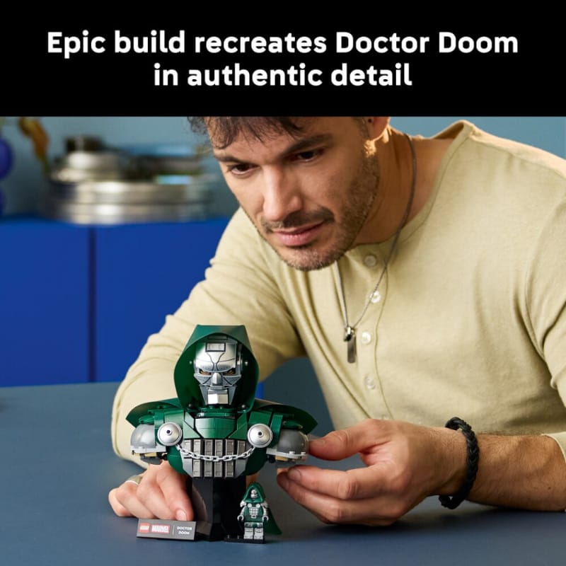 LEGO LEGO Marvel 76345 Marvel: Doctor Doom Bust